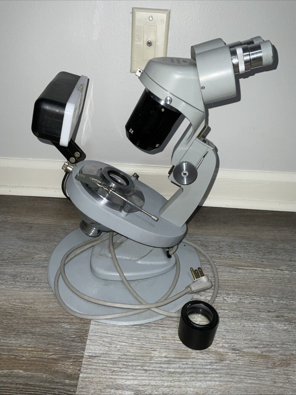 GIA GEMOLOGIST DIAMOND GRADER MICROSCOPE MODEL NO 660415